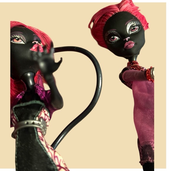 Two Monster High Catty Noir Dolls 2O13/  preloved so please see all photos - Picture 9 of 15